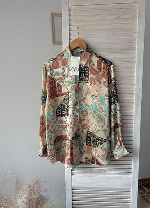 Блуза з принтом сатинова zara