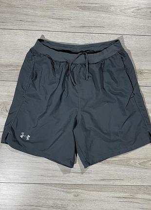 Сірі спортивні шорти андер армор under armour launch run shorts, m, оригінал