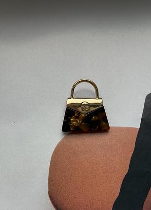 Брошка сумка із вставкою золото біжутерія