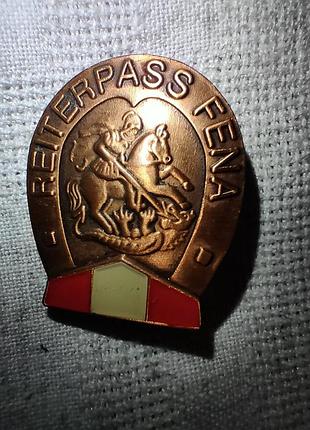 Медаль, значок  из металла, предположительно  медь reiterpass fena. винтаж.