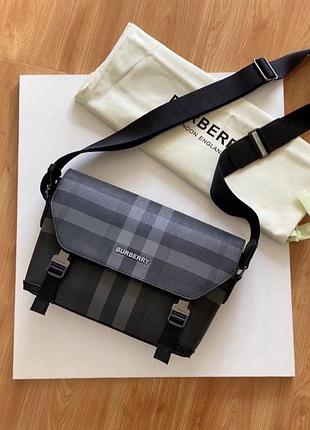 Сумка burberry checked logo-embossed messenger мужская чорна чоловіча