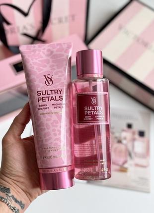 Спрей та лосьйон для тіла sultry petals victoria’s secret
