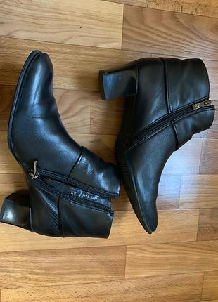 Черевики на 37,5-38 розмір в гарному стані