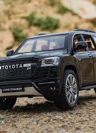 Металлическая машинка toyota land cruiser 300 gr sport 1:24 детская модель автомобиля инерция, светятся фары, звук