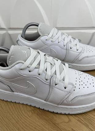 Оригінальні шкіряні кросівки nike air jordan 1 low