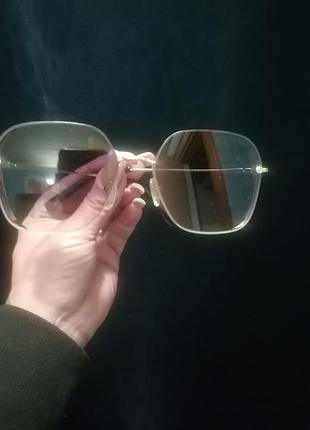 Очки от солнца. fendi.