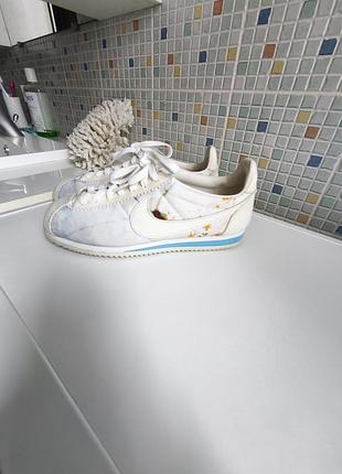 Кроссовки nike.