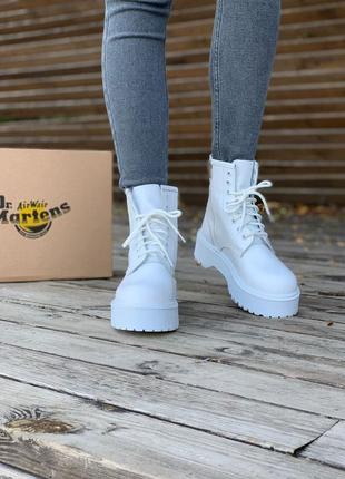 Демисезонные белые кожаные ботинки на високой подошве dr. martens🆕мартенсы🆕8 фото