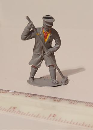 Ухаживатель зоопарка timpo toys с метлой