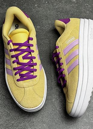 Жовті на платформі кросівки adidas ji1019