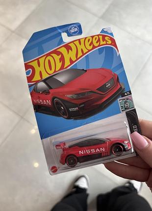 Машинка hot wheels