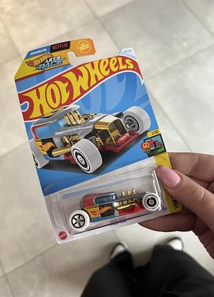 Машинка hot wheels