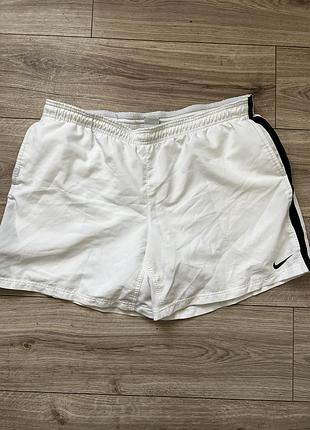Спортивні шорти nike