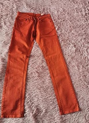 Джинсы для молодого молодого цвета бренда zara
