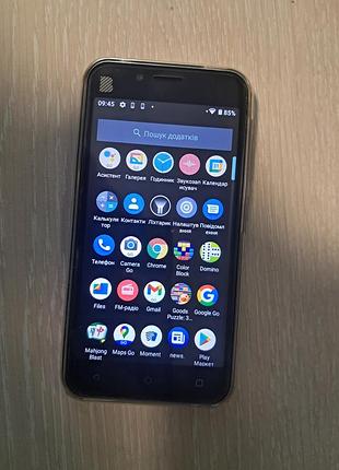 Черный смартфон blu studio x10