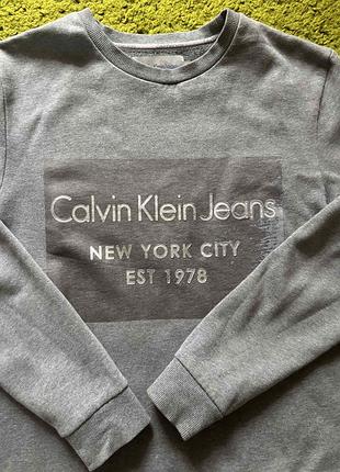 Кофта calvin klein на размер м.