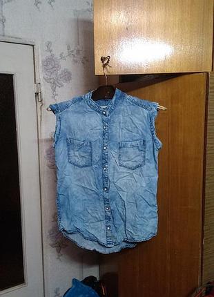Женская джинсовая рубашка без рукавов марки denim co 38-й размер