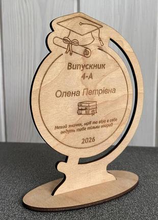 Статуэтка глобус из фанеры для выпускников