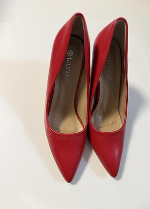 Жіночі туфлі-човники tulipano  * розмір: eu 40 (маломірять) * матеріал верху: екошкіра / форма носка: гострий * каблук 10см