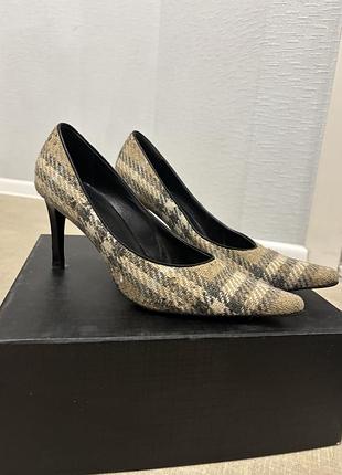 Туфлі barberry