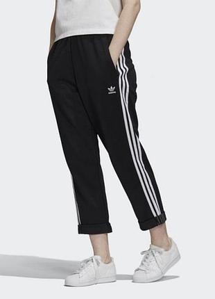 Чорні штани adidas жіночі