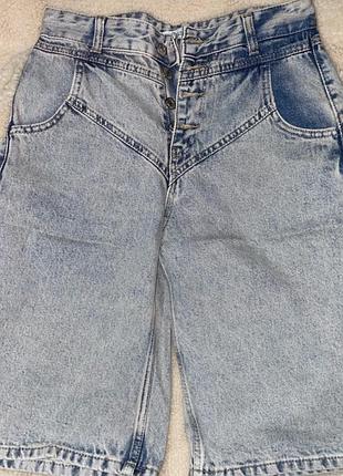 Джинсові шорти-бермуди zara — acid wash style