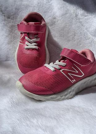 Дитячі кросівки new balance kids 520v8 bungee lace яскраво-рожевого кольору.23р