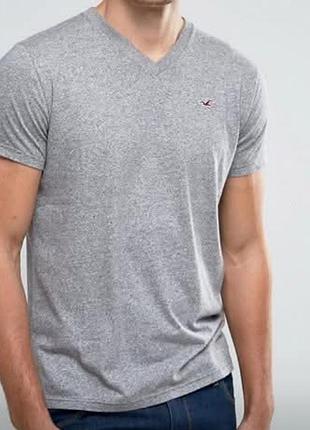 Серая мужская футболка бренда hollister в идеальном состоянии размер s