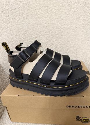 Босоніжки dr. martens!оригінал!чорний колір,розмір 40!на нозі виглядають дуже стильно!стан ідеальний одягалися декілька разів!
