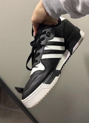 Продам чоловічі кросівки adidas