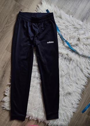 Крутые брюки adidas без утепления на рост 134-140 см