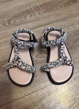 Босоножки на девочку, 25 размер