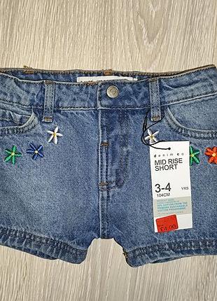Новые джинсовые шорты с вышивкой от primark на 3-4 года