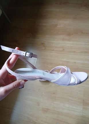 Босоножки женские