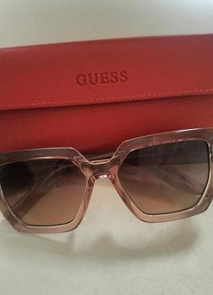 Сонцезахисні окуляри guess
