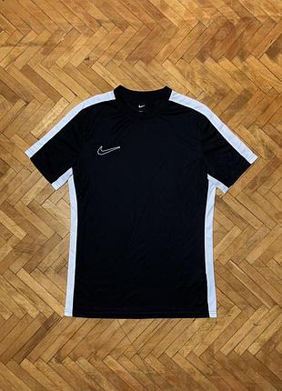 Спортивна чоловіча футболка nike