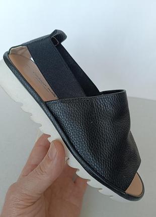Женские босоножки