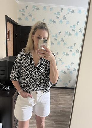Трендова блузка з чорно-білим принтом h&m 🖤