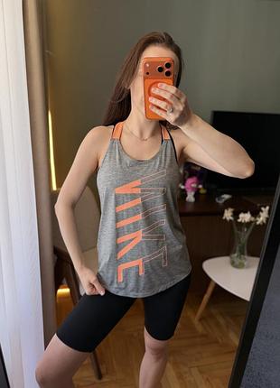 Сіро оранжева спортивна майка nike
