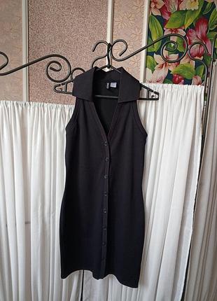 Стильне чорне плаття в рубчик divided by h&m.