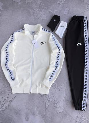Костюм nike лампас: кофта-штани
2 пары носков в подарок!