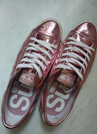 Стильные розовые кеды superdry