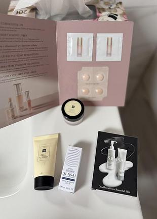 Набір доглядової косметики, який включає засоби брендів jo malone