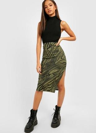 Спідниця міді boohoo хакі з принтом зебри l нова