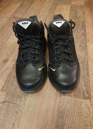 Кроссовки nike