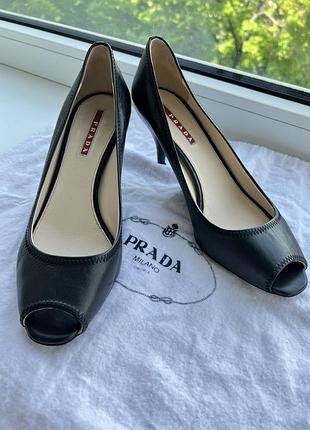 Шкіряні туфлі човники prada з відкритими пальчиками чорні