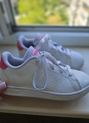Детские белые кроссовки adidas 30 размер, стелька 19см для девушек