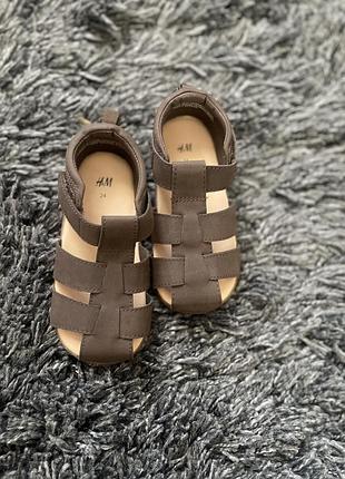 Сандалі h&m для хлопчика/дівчинки 24 розмір (14,5–15 см) стан ідеальний