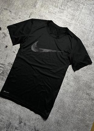 Чоловіча футболка nike