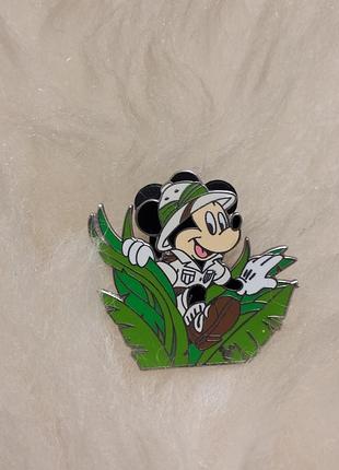 Брошь пен disney.